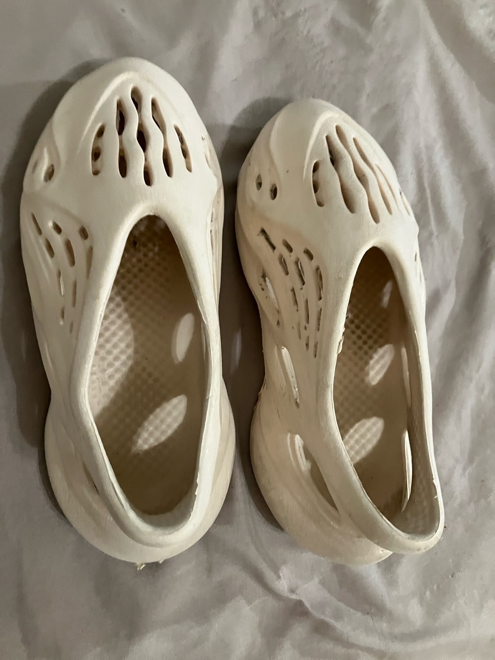 Women’s Slip-On Foam Clog Slipppers in Cream